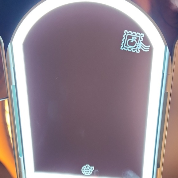 Impressions  Hello Kitty & Friends Vacay Trifold LED Makeup Vanity  Mirror NIB - Picture 12 of 12